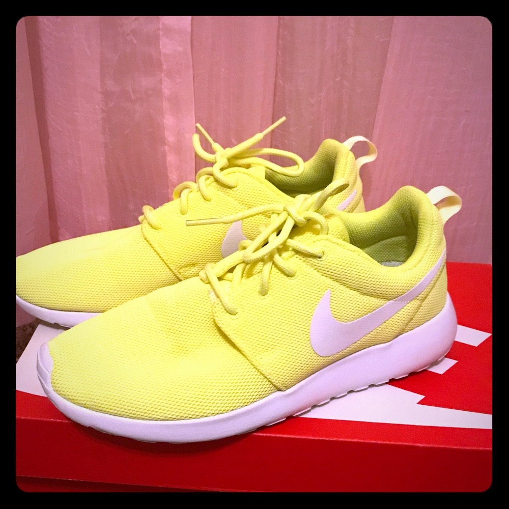Athletic shoes